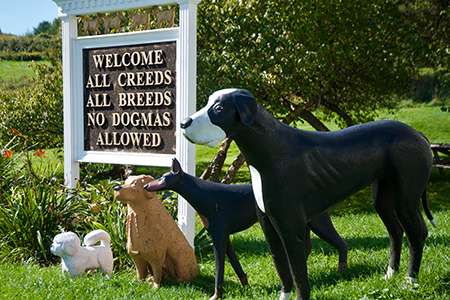 A sign that says